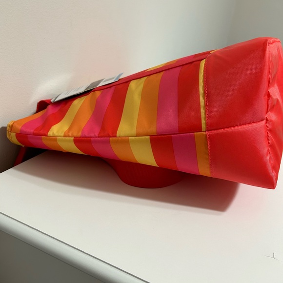 New Insulated Tote - Picture 8 of 11